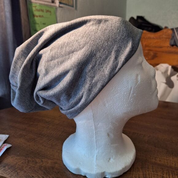 Solid gray slouchy beanie hat - Picture 2 of 4
